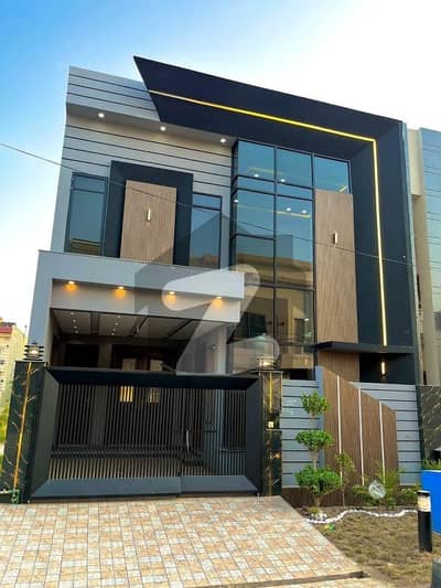 Beautiful Luxury 05 Marla House