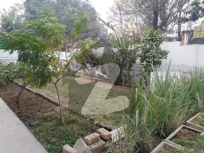 Prime Location House 500sqyds In F-8/3 CDA Transfer Single Owner Only Serious Buyer-