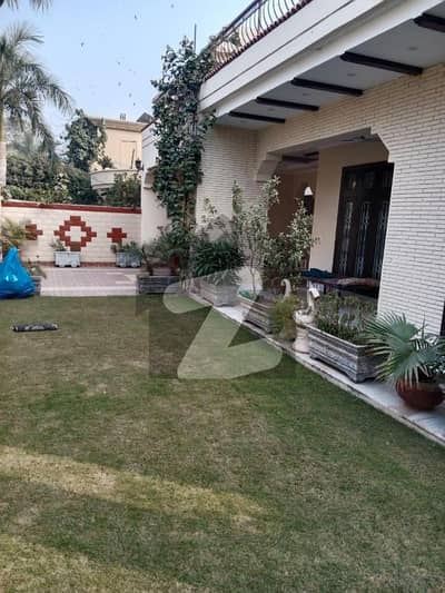 6 Bedroom Double Unit Full house available for rent at Prime Location of DHA phase 1, Near to Park