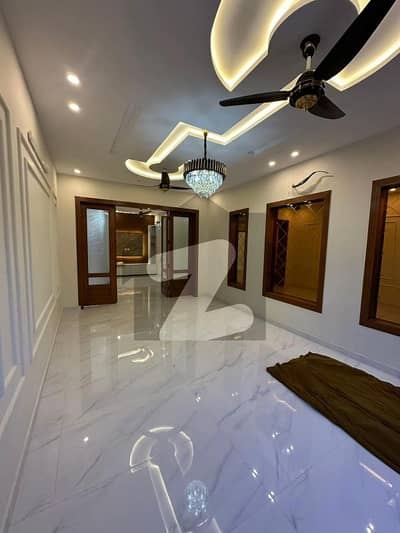 ایف ۔ 10 اسلام آباد میں 6 کمروں کا 1 کنال مکان 17.5 کروڑ میں برائے فروخت۔