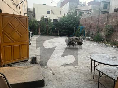 پی آئی اے مین بلیوارڈ لاہور میں 3 کنال Studio عمارت 28.0 کروڑ میں برائے فروخت۔