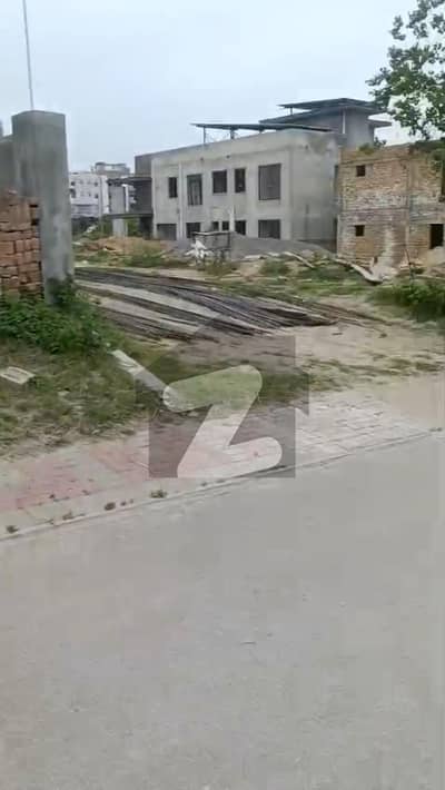 A beautiful park face grey structure available for sale