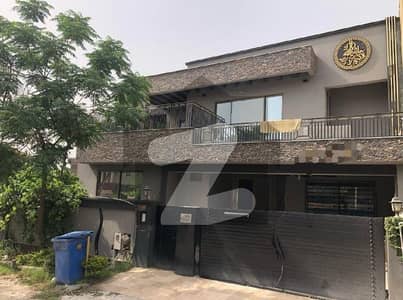 Ph 7 kanal corner House with Basement
