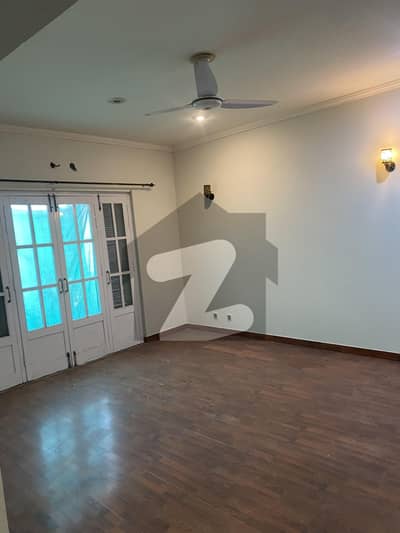 E11 uper portion available for rent