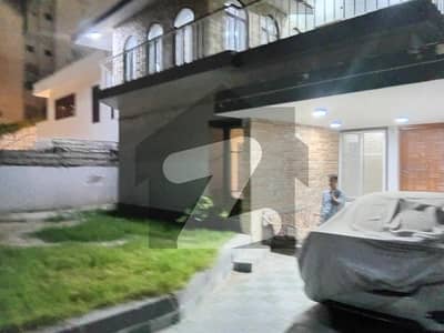500 YARDS BANGALOW FOR SALE CLIFTON BLOCK 8