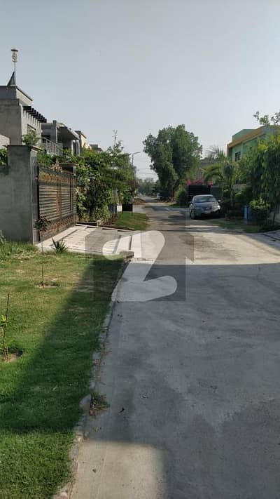 VVIP PLOT FOR AT THE BACK OF MAIN 150 FEET ROAD TIP PASE H2 18 MARLA PLOT FOR SALE