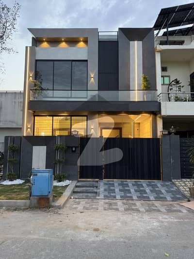 5 Marla Brand New Facing Park B Block House For Sale !