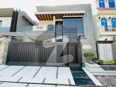 الرحمان گارڈن فیز 2 الرحمان گارڈن,لاہور میں 5 کمروں کا 10 مرلہ مکان 4.9 کروڑ میں برائے فروخت۔