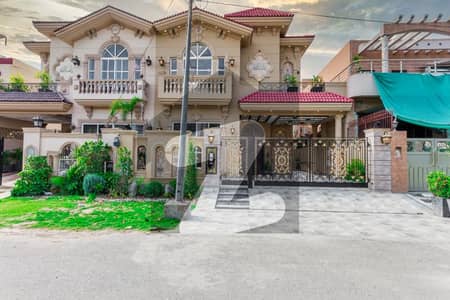 10 Marla Spanish Style Slightly Used House for Sale in Lake City Meadows