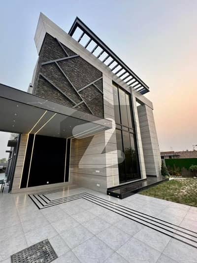 10 Marla Luxurious Beautiful House for Sale DHA Phase 7, Lahore