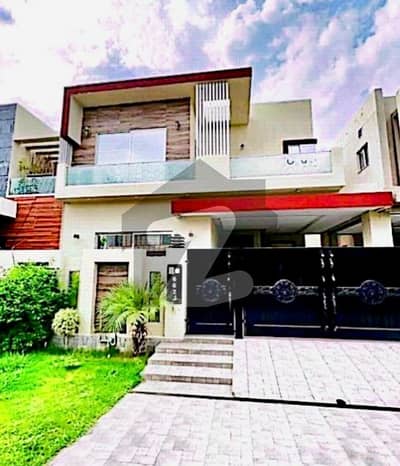 10 MARLA UPPER PORTION FOR RENT IN JASMIN BLOCK HOT LOCATION NEAR TO MAIN PARK, SCHOOL, MOSQUE, MAIN MARKET AND AL FATAH