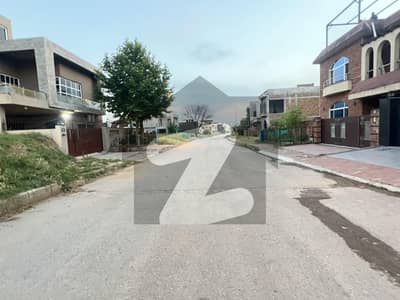 بحریہ ٹاؤن فیز 8 ۔ سیکٹر ایف - 1 بحریہ ٹاؤن فیز 8,بحریہ ٹاؤن راولپنڈی,راولپنڈی میں 14 مرلہ رہائشی پلاٹ 1.3 کروڑ میں برائے فروخت۔