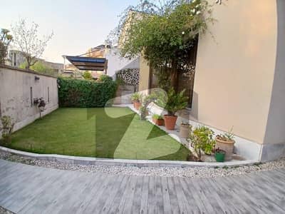 بحریہ ٹاؤن فیز 3 بحریہ ٹاؤن راولپنڈی,راولپنڈی میں 5 کمروں کا 1 کنال مکان 6.25 کروڑ میں برائے فروخت۔