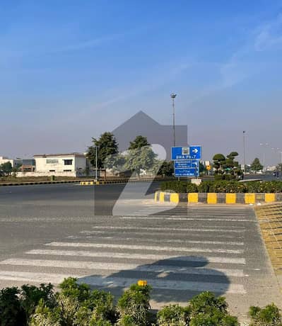 ڈی ایچ اے فیز 7 - بلاک زیڈ ڈی ایچ اے فیز 7,ڈیفنس (ڈی ایچ اے),لاہور میں 1 کنال رہائشی پلاٹ 3.85 کروڑ میں برائے فروخت۔