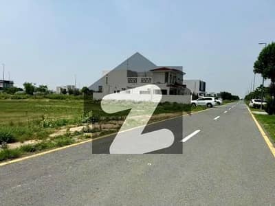 ڈی ایچ اے فیز 7 - بلاک وائے فیز 7,ڈیفنس (ڈی ایچ اے),لاہور میں 1 کنال رہائشی پلاٹ 3.8 کروڑ میں برائے فروخت۔