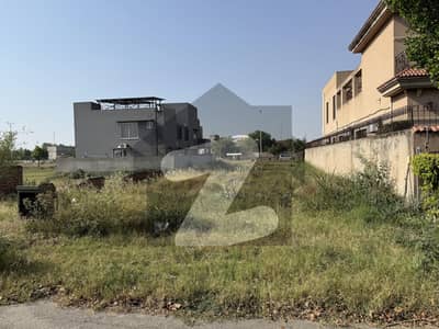 ڈی ایچ اے فیز 7 - بلاک آر فیز 7,ڈیفنس (ڈی ایچ اے),لاہور میں 1 کنال رہائشی پلاٹ 4.35 کروڑ میں برائے فروخت۔