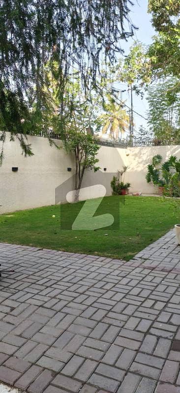 600 Yards Ground Floor 3 Bed dd Well Maintained Green Lawn parking