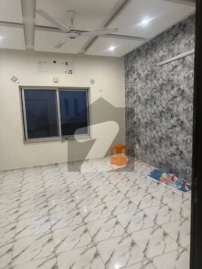 10 Marla Upper Portion 2 Bedroom With Attach 2 Washroom Tv Lounge Or 1 Kitchen