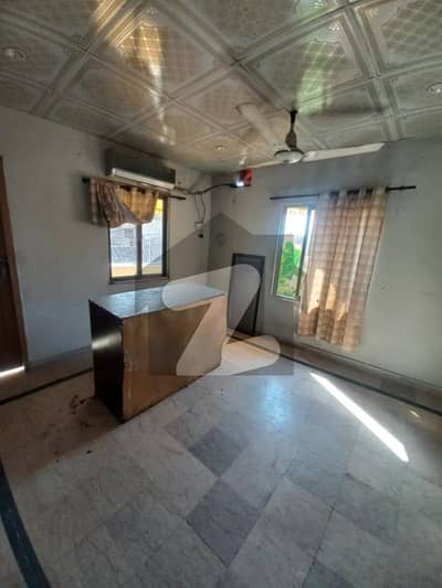 Iqbal Town 15 Marla 2nd Floor Only For Females Bachelors Or Job Holders Near Main Bulevard
