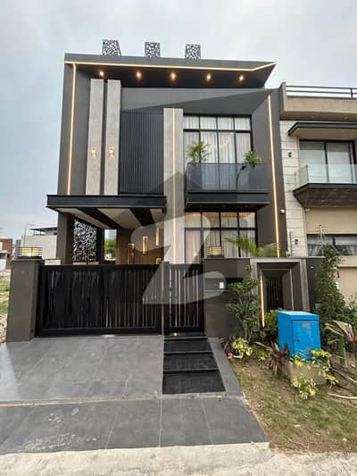 5 MARLA MODERN DESIGN FULL HOUSE FOT RENT HOT LOCATION