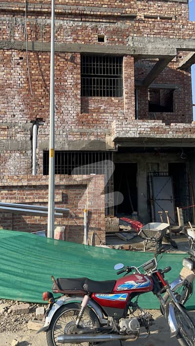 بحریہ آرچرڈ لاہور میں 4 کمروں کا 7 مرلہ مکان 1.8 کروڑ میں برائے فروخت۔