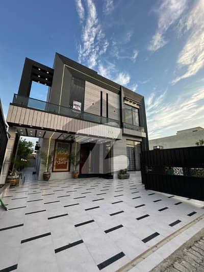Modern 10 Marla House in Bahria Quaid Block