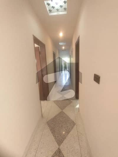 FULLY RENOVATED UPPER PORTION FOR RENT 325 SQ YARDS