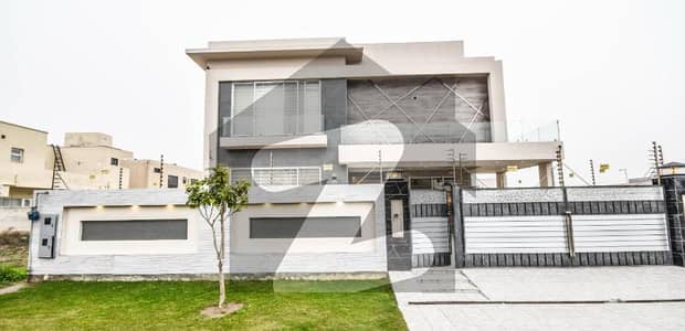 1 Kanal Luxury Owner Build Slightly Use Just 6 Month Use House For Sale Near to Park Hot Location