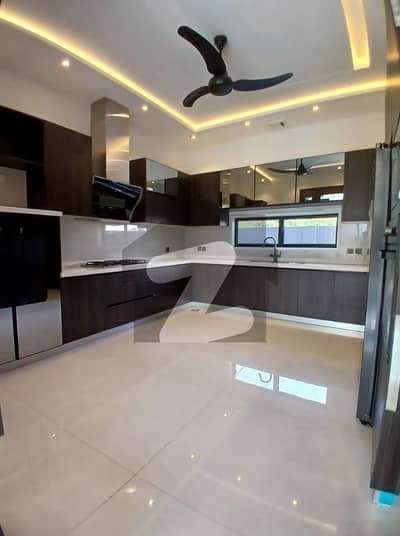 10 Marla Almost Brand New Luxury Upper Portion With Gas Available For Rent In Bahria Town Lahore.