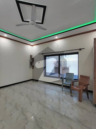 1 kanal uper portion for rent near to tge j7 emportium