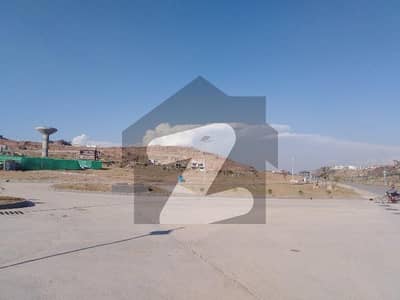 ڈی ایچ اے فیز 4 - سیکٹر بی ڈی ایچ اے ڈیفینس فیز 4,ڈی ایچ اے ڈیفینس,اسلام آباد میں 2 کنال رہائشی پلاٹ 4.8 کروڑ میں برائے فروخت۔