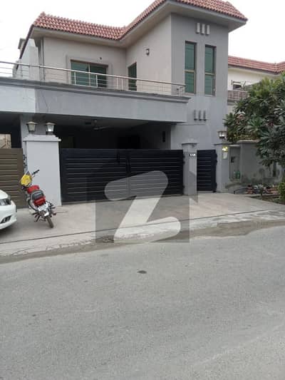 10 MARLA 4 BEDROOM DOUBLE UNIT HOUSE AVAILABLE FOR RENT