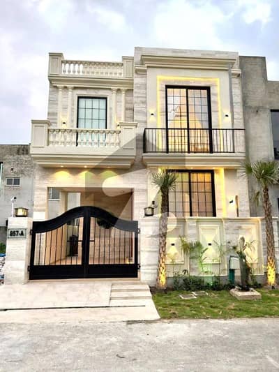 ڈی ایچ اے 9 ٹاؤن ۔ بلاک بی ڈی ایچ اے 9 ٹاؤن,ڈیفنس (ڈی ایچ اے),لاہور میں 4 کمروں کا 5 مرلہ مکان 2.78 کروڑ میں برائے فروخت۔