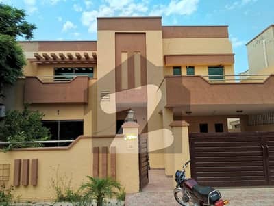 12 MARLA 4 BEDROOM HOUSE AVAILABLE FOR RENT