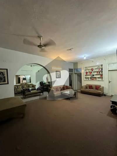 1 Kanal upper portion is avaliable for rent for silent office in Model town extension 60-ft road.