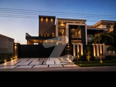 1 KANAL LUXURY HOUSE WITH MODERN ELEVATION AVAILABLE FOR SALE IN PRIME LOCATION OF IEP ENGINEERING TOWN