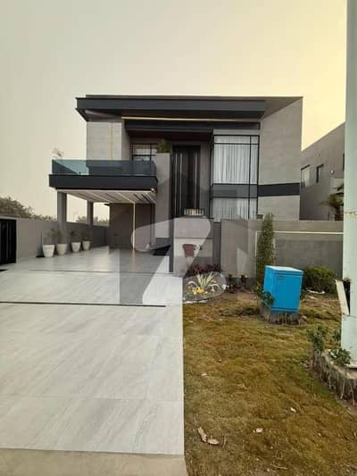 1 Kanal Luxury House Available For Sale In Bahria Town Lahore.