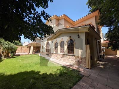 Corner Triple Storey House For Rent In F-8