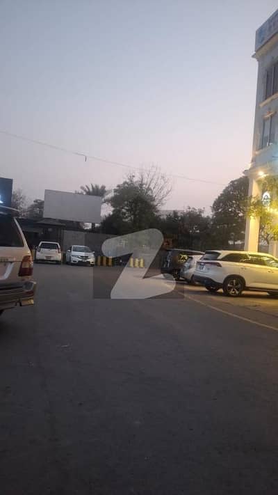 ڈی ایچ اے فیز 2 ڈیفنس (ڈی ایچ اے),لاہور میں 5 کمروں کا 4 مرلہ عمارت 11.85 کروڑ میں برائے فروخت۔