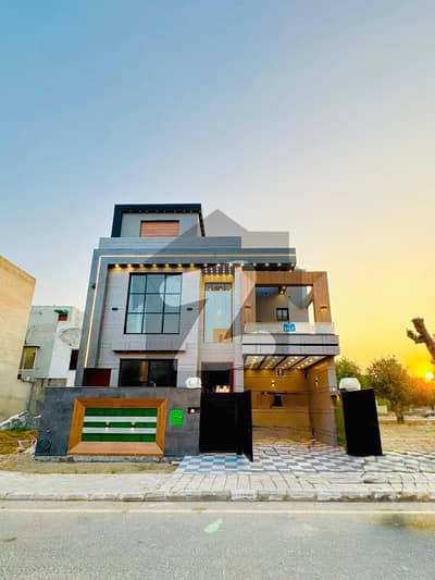 بحریہ آرچرڈ فیز 1 ۔ ایسٹزن بحریہ آرچرڈ فیز 1,بحریہ آرچرڈ,لاہور میں 3 کمروں کا 6 مرلہ مکان 2.3 کروڑ میں برائے فروخت۔