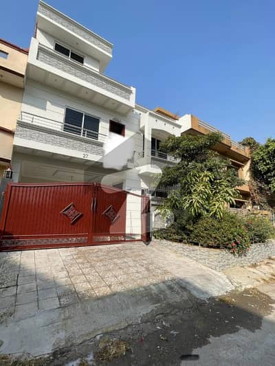 G-13 30x60 House avalable at reasonable price