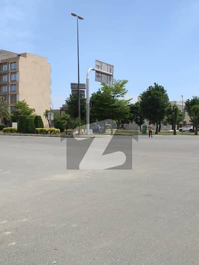BUILDER LOCATION INVESTOR RATE 10 MARLA PLOT WITH POSSESSION UTILITY CHARGES PAID AVAILABLE FOR SALE IN QUAID BLOCK BAHRIA TOWN LAHORE