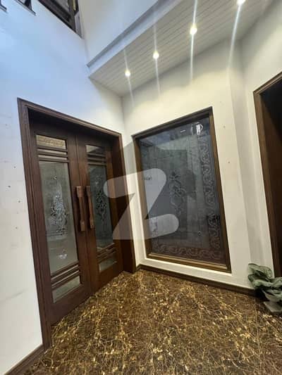 10 Marla Spacious House in Divine Gardens For Rent