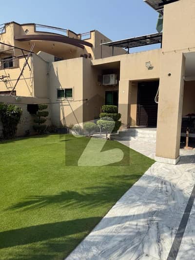 20 marla single story house for rent semi commerical road 65 feet