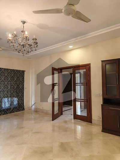 سوئی گیس سوسائٹی فیز 1 - بلاک سی سوئی گیس سوسائٹی فیز 1,سوئی گیس ہاؤسنگ سوسائٹی,لاہور میں 3 کمروں کا 1 کنال بالائی پورشن 1.25 لاکھ میں کرایہ پر دستیاب ہے۔