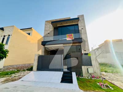 لیک سٹی رائیونڈ روڈ,لاہور میں 4 کمروں کا 5 مرلہ مکان 3.7 کروڑ میں برائے فروخت۔