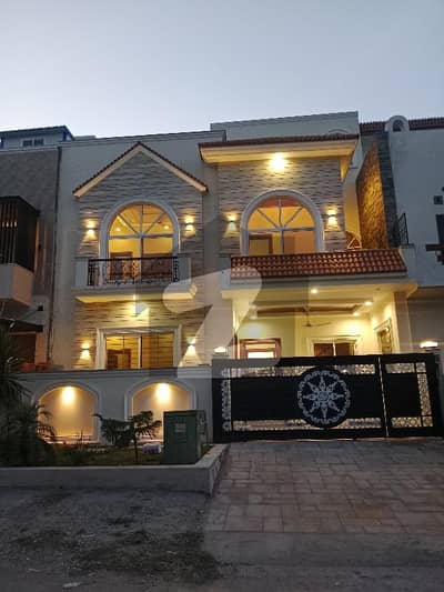 8 marla Brand New condition luxury designer house for rent in D12 near to markaz