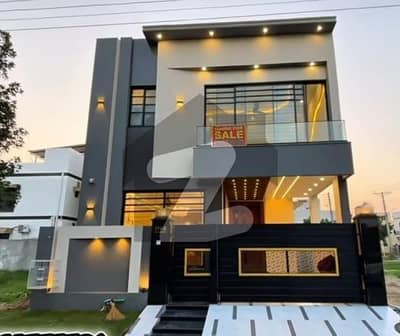 10 Marla Independent House Brand New Modern House Triple Storey 6 beds 3 Kitchens Near UCP Shoukat Khanum Hospital LHR Wapda Town Khyban E Jinnah Road LHR