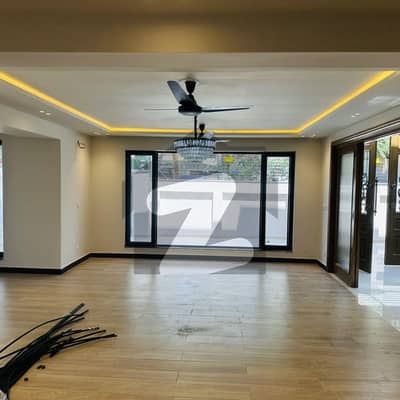 Separate gate New luxurious Ground portion for rent