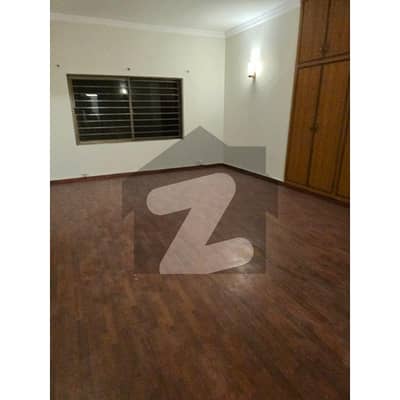 Upper Portion Main Road 3 Bedrooms Drawing Tv Lounge Kitchen